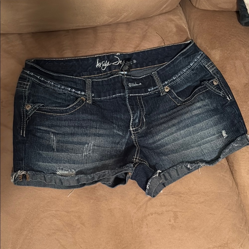 Ariya Jeans Women's Dark Blue Denim Shorts